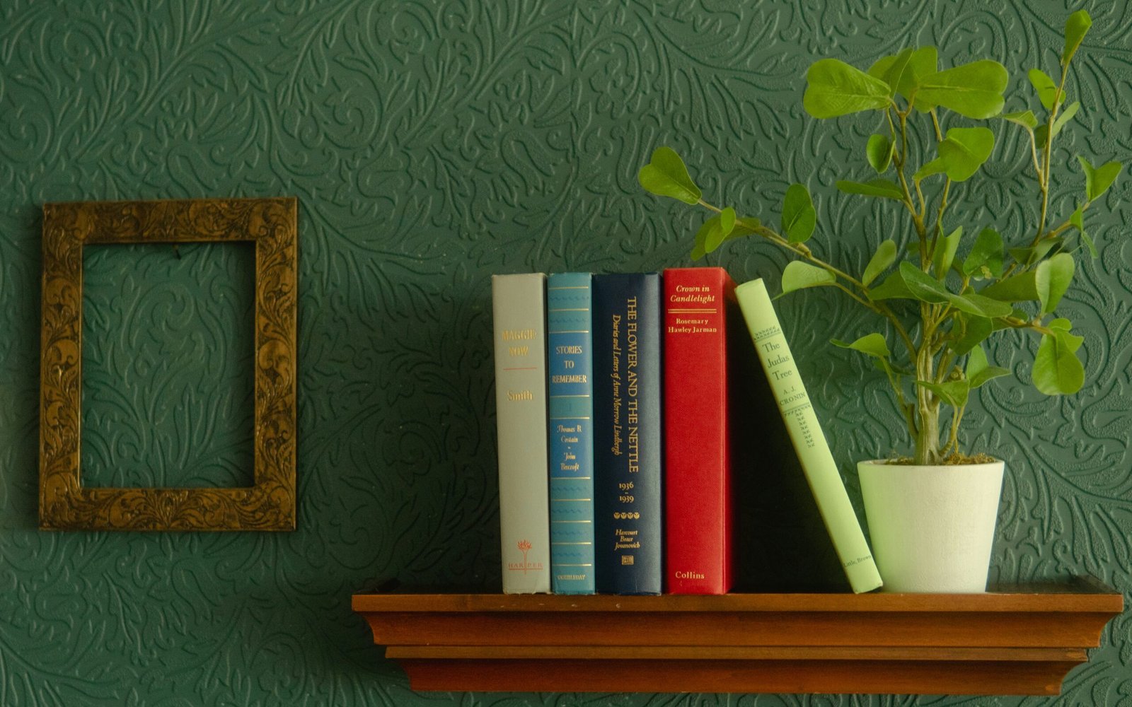 Wall-Mounted Self-Adhesive Floating Shelves